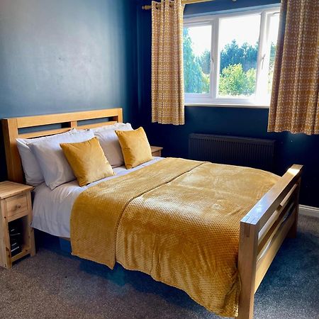 Large 5 Bed Detached House Near Stansted Airport With Parking For 2 Vehicles! Stansted Stays Stansted Mountfitchet Exteriör bild