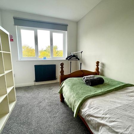 Large 5 Bed Detached House Near Stansted Airport With Parking For 2 Vehicles! Stansted Stays Stansted Mountfitchet Exteriör bild