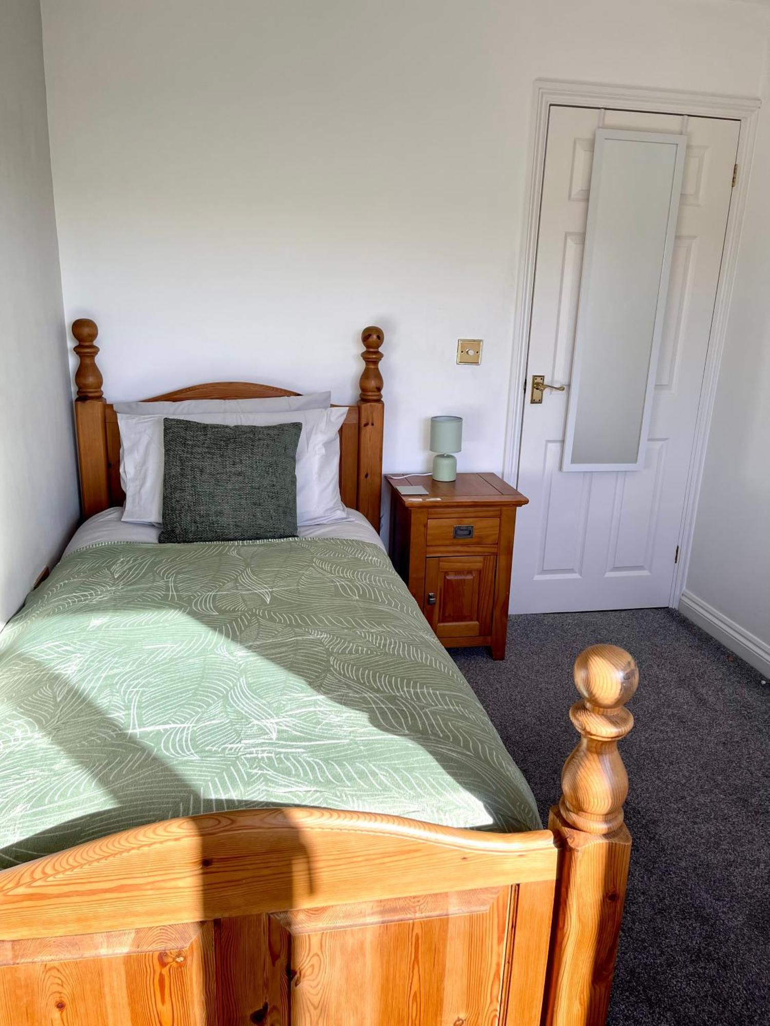 Large 5 Bed Detached House Near Stansted Airport With Parking For 2 Vehicles! Stansted Stays Stansted Mountfitchet Exteriör bild