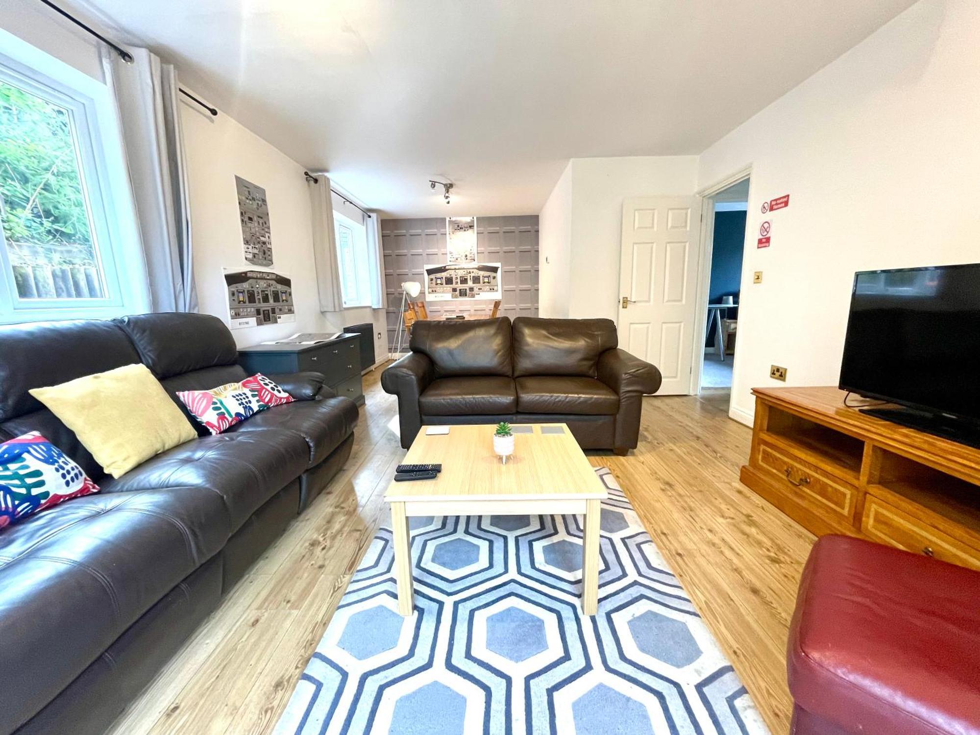 Large 5 Bed Detached House Near Stansted Airport With Parking For 2 Vehicles! Stansted Stays Stansted Mountfitchet Exteriör bild