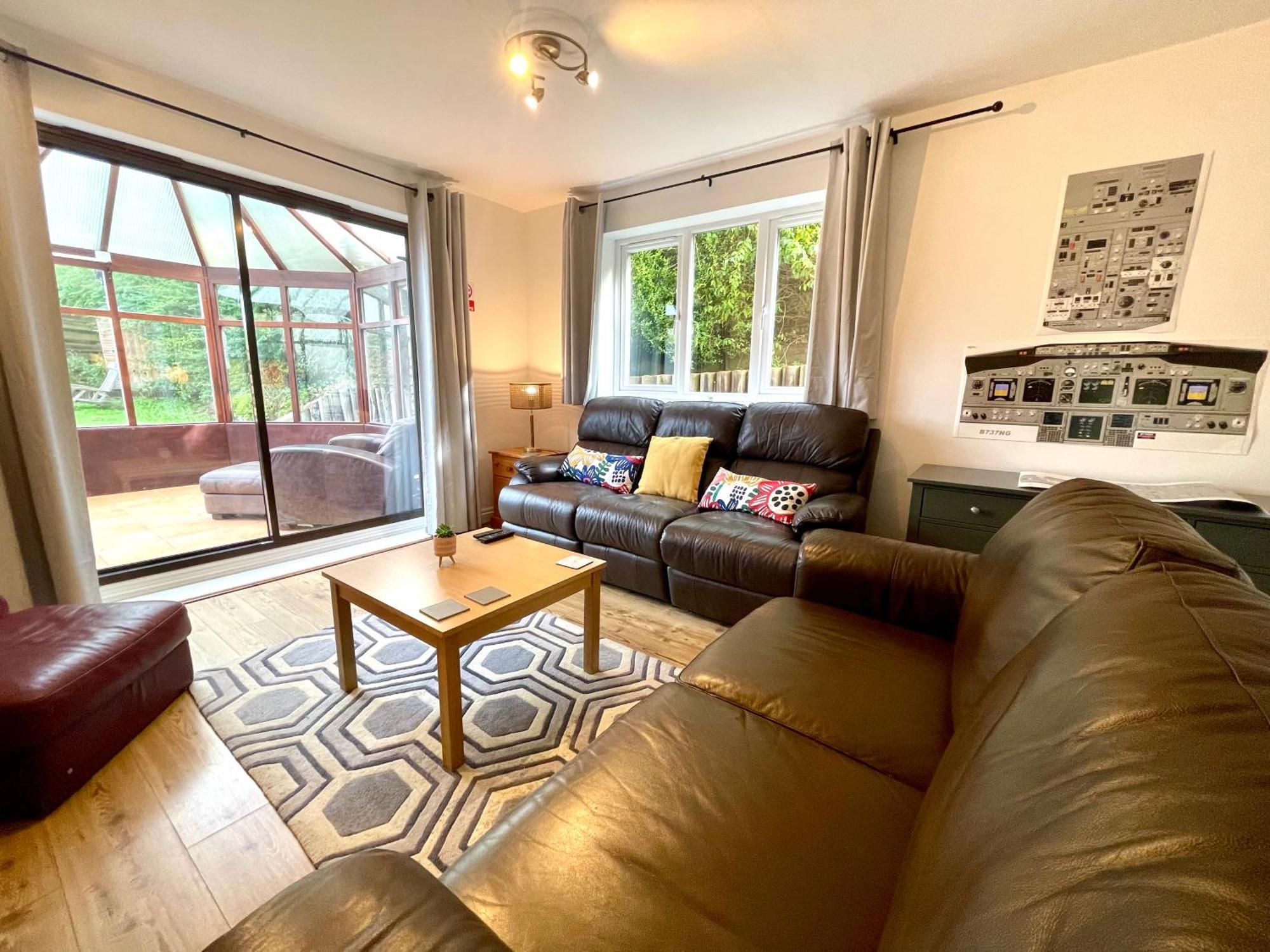 Large 5 Bed Detached House Near Stansted Airport With Parking For 2 Vehicles! Stansted Stays Stansted Mountfitchet Exteriör bild