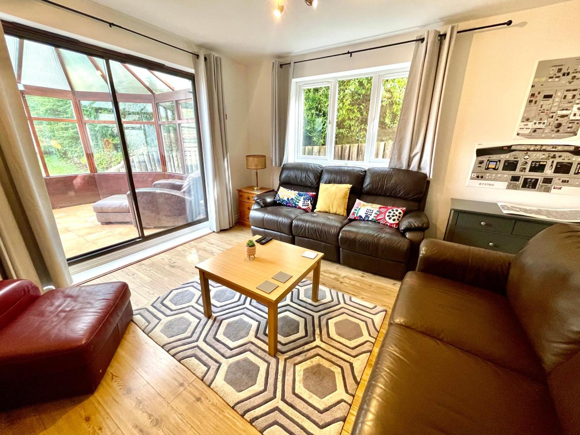 Large 5 Bed Detached House Near Stansted Airport With Parking For 2 Vehicles! Stansted Stays Stansted Mountfitchet Exteriör bild